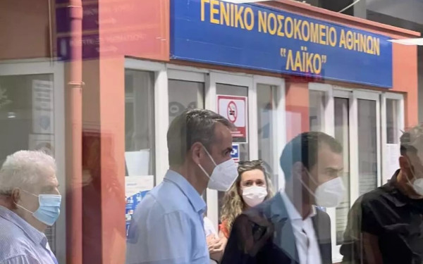 Μητσοτάκης: Αιφνιδιαστική επίσκεψη στο «Λαϊκό»