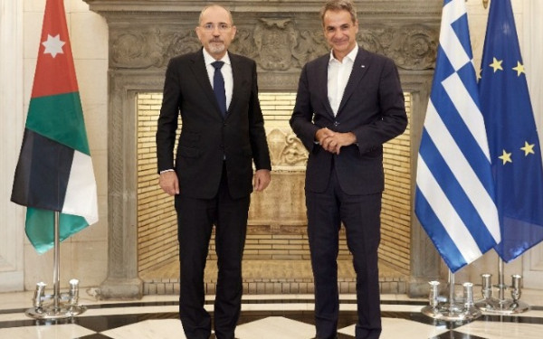 Συνάντηση Κυρ. Μητσοτάκη με τον αναπληρωτή πρωθυπουργό και υπουργό Εξωτερικών της Ιορδανίας