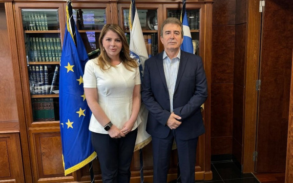 Συνάντηση Χρυσοχοΐδη - Παπακώστα για το θέμα της ενδοοικογενειακής βίας