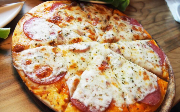 Για σκάνδαλο με μολυσμένες κατεψυγμένες πίτσες κατηγορείται η θυγατρική της Nestlé στη Γαλλία