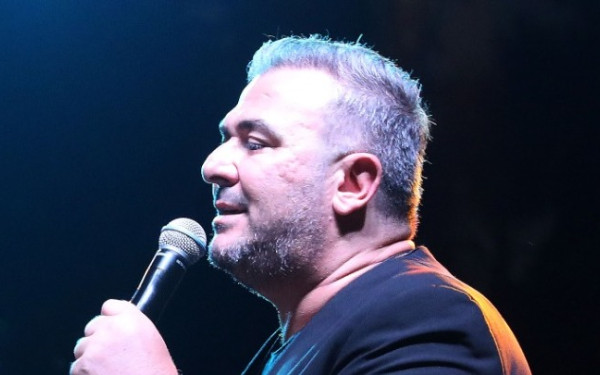 Αντώνης Ρέμος: Η εταιρεία εισαγωγής καφέ που μπήκε στο στόχαστρο, τα χρέη του Ηρακλή και η δημόσια εμφάνιση του τραγουδιστή