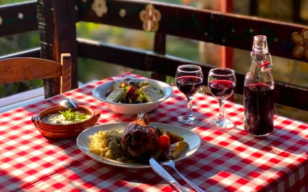 Ταβέρνα Όλυμπος: Παραδοσιακό φαγητό με σπιτική… αύρα στους πρόποδες του Ολύμπου