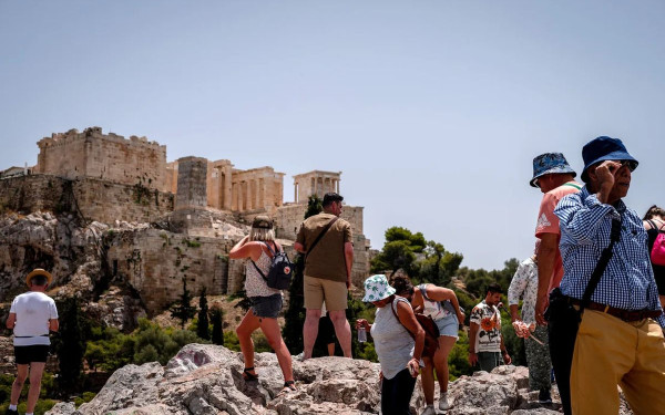 Εθνική Τράπεζα: Ανθεκτικός ο ελληνικός τουρισμός το 2026 - «Αχίλλειος πτέρνα» η αεροπορική συνδεσιμότητα