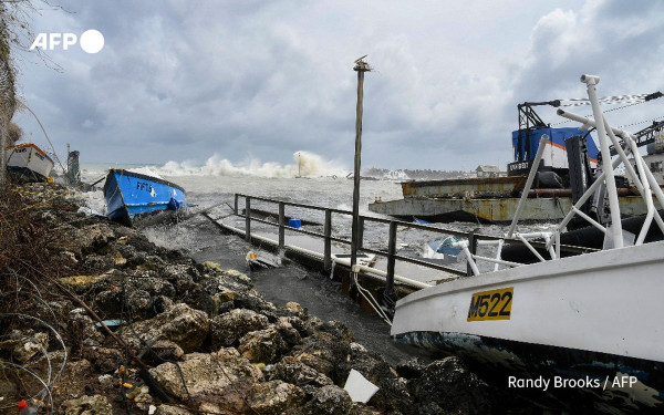 Ο τυφώνας Μπέριλ ενισχύθηκε στην κατηγορία 5 στα ανατολικά της Καραϊβικής (βίντεο, φωτ.)