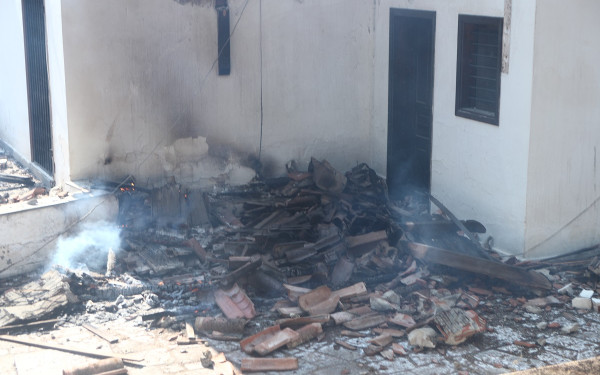 Θεσσαλονίκη: Υπό μερικό έλεγχο η φωτιά στον Τρίλοφο, ένας πυροσβέστης στο νοσοκομείο με αναπνευστικά προβλήματα (βίντεο, φωτ.)