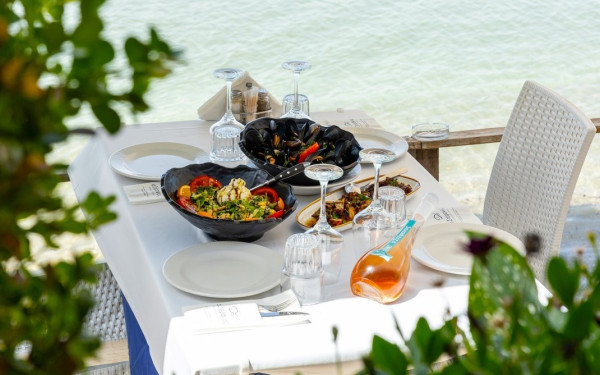 Αφιέρωμα: Best of 2024 | 16+1 προτάσεις για φαγητό, ποτό και beach bars σε Περαία, Νέους Επιβάτες, Αγία Τριάδα, Επανομή, Μηχανιώνα και Αγγελοχώρι