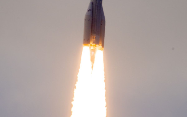 Η Ευρώπη «επιστρέφει» στο Διάστημα: Εκτοξεύτηκε ο νέος ευρωπαϊκός πύραυλος βαρέων μεταφορών, «Ariane 6» (φωτ.)