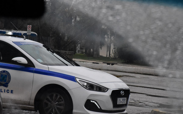 Αττική: Χειροπέδες σε 72χρονο για βιασμό 10χρονου κοριτσιού, μετά από καταγγελία στο «10201»