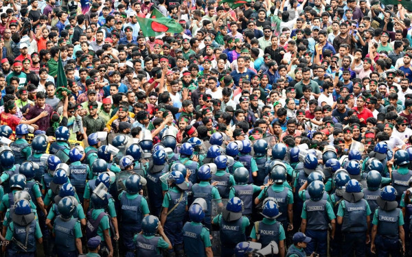 Ταραχές στο Μπανγκλαντές: Πάνω από 700 τραυματίες, ανάμεσά τους 30 δημοσιογράφοι, 100 και πλέον αστυνομικοί (βίντεο)