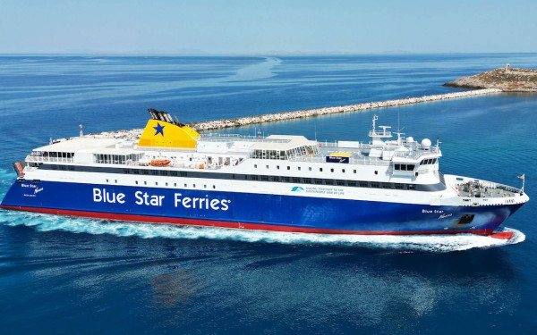 Σε 24ωρη απεργία τα πληρώματα του Blue Star Χίος, μετά τον θάνατο του 20χρονου ναυτικού - «Όχι άλλες θυσίες στα γκαράζ των πλοίων»