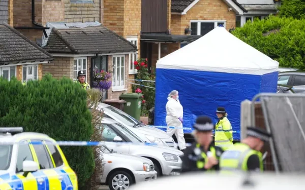 Βρετανία: Άνδρας με βαλλίστρα σκότωσε τη σύζυγο και τις δύο κόρες σχολιαστή αγώνων του BBC (βίντεο, φωτ.)