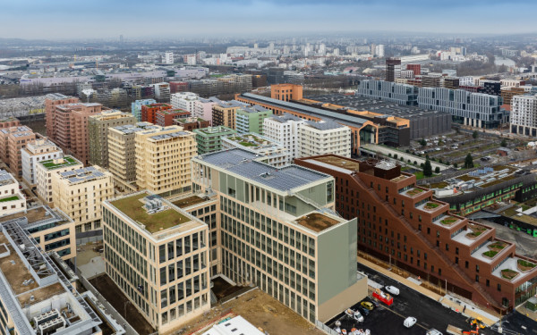 Παρίσι: Το εντυπωσιακό Ολυμπιακό Χωριό, έκτασης ίσης με 70 γήπεδα ποδοσφαίρου και η βουτιά της δημάρχου στο Σηκουάνα (βίντεο)