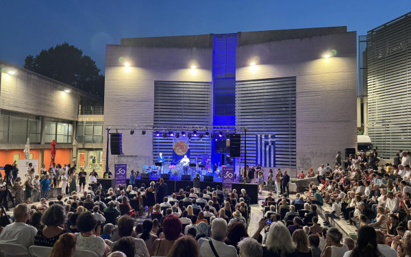 Θεσσαλονίκη: Πλήθος κόσμου και συγκίνηση στην επέτειο για τα 50 χρόνια από την αποκατάσταση της Δημοκρατίας (βίντεο, φωτ.)