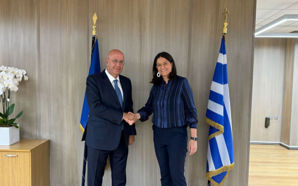 Με τους βιομήχανους του ΣΕΒ συναντήθηκε η Ν. Κεραμέως