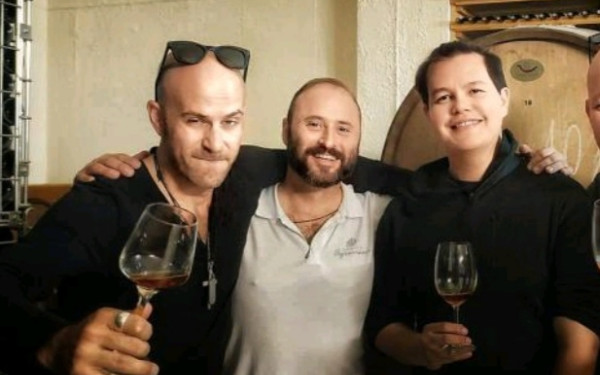 Χαλκιδική: Ιάπωνας και ντόπιος επιχειρηματίας «βάζουν» Άγιον Όρος και Φουτζιγιάμα στα κρασιά τους