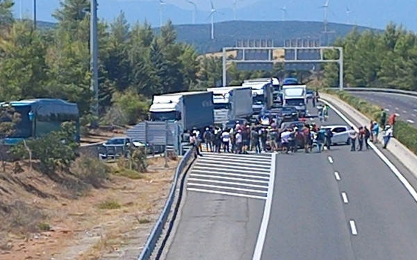 Λαμία: Οι διαδηλωτές της ΛΑΡΚΟ εγκατέλειψαν τον κόμβο του Μαρτίνου