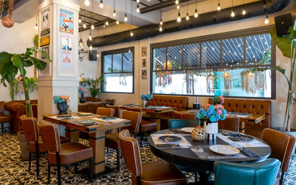 Sagrado: Μία «μυστική» αυλή στην Πολίχνη, όπου όλοι βρίσκουν το γεύμα της καρδιάς τους