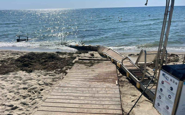 Κατερίνη: Το κύμα κατέστρεψε SEATRACK, τις υποδομές για τα ΑμεΑ (φωτ.)