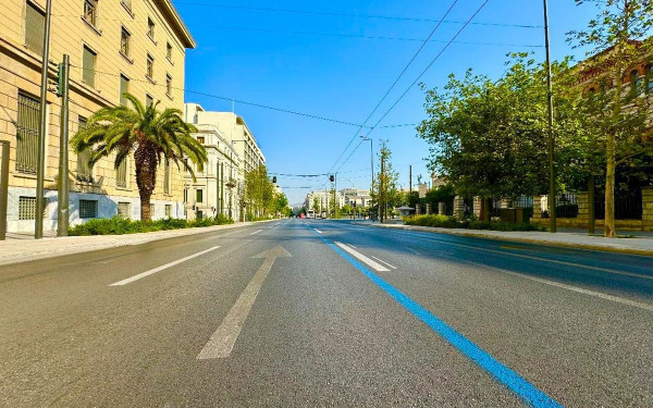 «Έρημη» πόλη η Αθήνα: Όπου φύγει φύγει οι αδειούχοι του Αυγούστου (βίντεο)