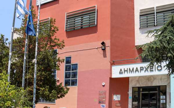 Με προκαταβολές από το… μηνιάτικο πορεύονται οι δήμοι - «Δεν έχουμε μαντίλι να κλάψουμε» λένε οι δήμαρχοι