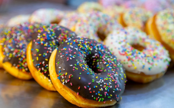 Donuts Thes: Ένας γλυκός επίγειος παράδεισος με πρωταγωνιστή τα ντόνατς