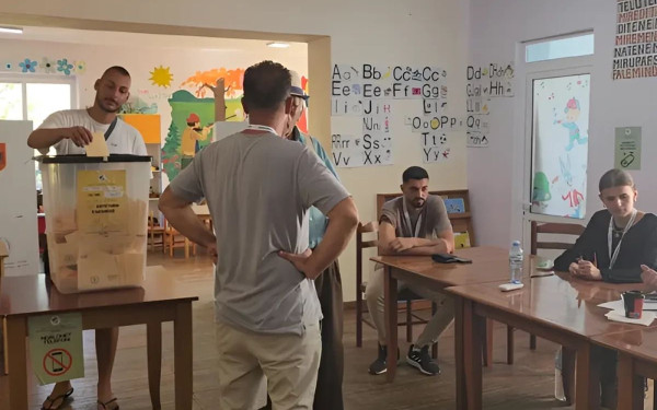 Αυξημένη η συμμετοχή στις εκλογές στην Χειμάρρα: Έκλεισαν οι κάλπες - Κλίμα τρομοκρατίας καταγγέλλουν οι ομογενείς (βίντεο)