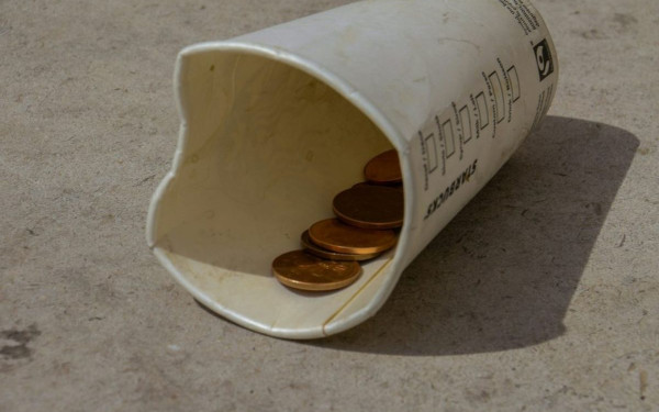 Θεσσαλονίκη: Χειροπέδες σε 65χρονη που επαιτούσε μαζί με το ανήλικο εγγόνι της έξω από σούπερ μάρκετ