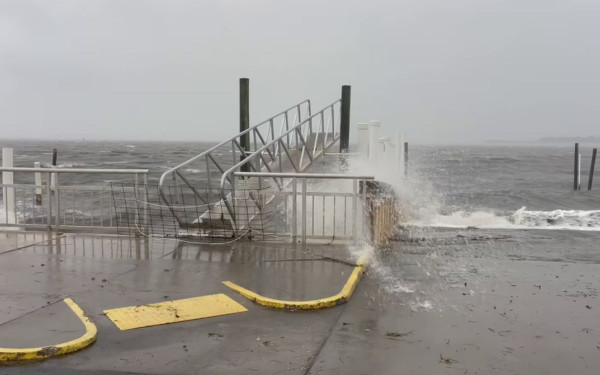 ΗΠΑ: Η τροπική καταιγίδα Ντέμπι ενισχύεται σε τυφώνα και απειλεί τη δυτική ακτή της Φλόριντας (φωτ.)