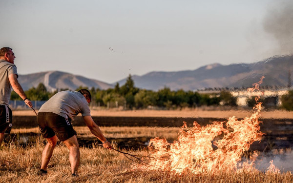 Φωτιά στην Παιανία - Επιχειρούν δύο ελικόπτερα