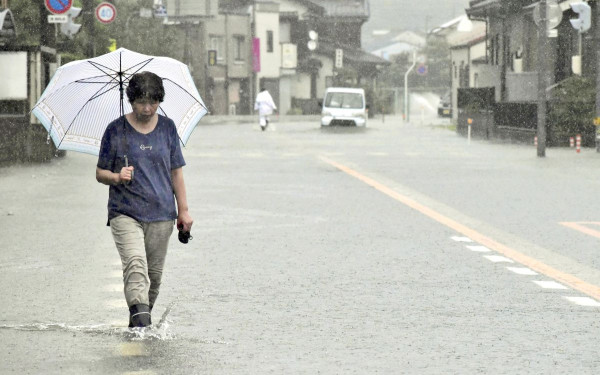 Ιαπωνία: Τρεις άνθρωποι αγνοούνται - 4.000 απομακρύνθηκαν εσπευσμένα από τα σπίτια τους εξαιτίας σφοδρών βροχοπτώσεων