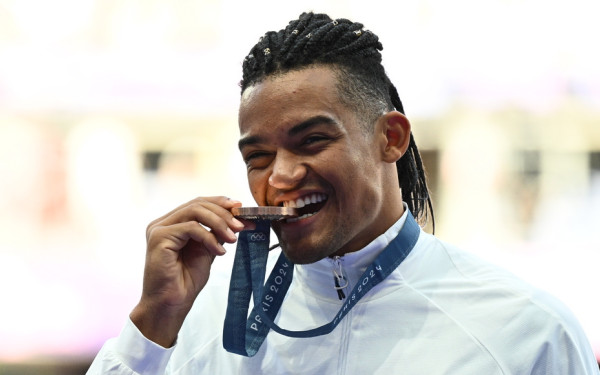 Εμμανουήλ Καραλής: Από τη ζήλια για τους σημαιοφόρους στο γυμνάσιο, σημαιοφόρος της Ελλάδας στους Ολυμπιακούς Αγώνες (φωτ.)