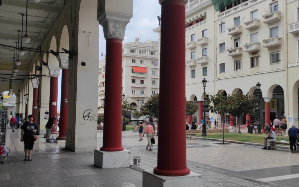 Θεσσαλονίκη: «Λίφτινγκ» στους κίονες της Αριστοτέλους	- Δείτε φωτογραφίες