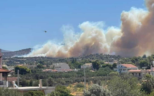 Πυροσβεστική: Σε ύφεση η πυρκαγιά στο Κορωπί - 800 απομακρύνσεις ανθρώπων από την ΕΛΑΣ