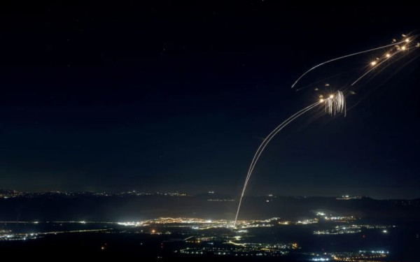 «Μπαρούτι» η Μέση Ανατολή: Σε «ετοιμότητα» το Ισραήλ, αναμένει τα αντίποινα του Ιράν - Νέα επίθεση με ρουκέτες από τη Χεζμπολάχ