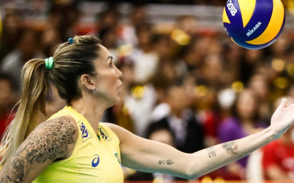 Ολυμπιακοί Αγώνες: Η εντυπωσιακή Μενέζες τράβηξε τα βλέμματα στο Βραζιλία - Ιαπωνία (βίντεο)