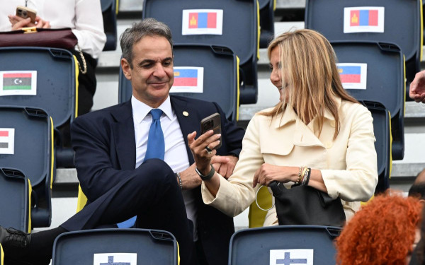 Στην τελετή έναρξης των Ολυμπιακών Αγώνων στο Παρίσι ο Κ. Μητσοτάκης με τη Μαρέβα Γκραμπόφσκι (φωτ.)