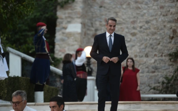 «Πηγαδάκι» Μητσοτάκη με δημοσιογράφους στο Προεδρικό Μέγαρο