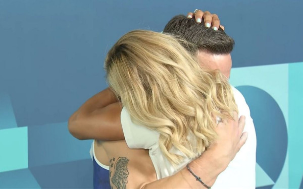 Επίθεση με πέτρες στο σπίτι του Πετρούνια και της Μιλλούση (βίντεο)