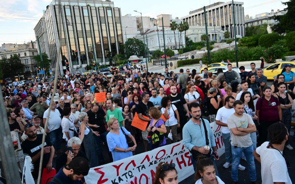 Πλήθος κόσμου στο Σύνταγμα για τη συναυλία κατά του νομοσχεδίου για τις δημόσιες δομές Ψυχικής Υγείας και Απεξάρτησης (φωτ.)