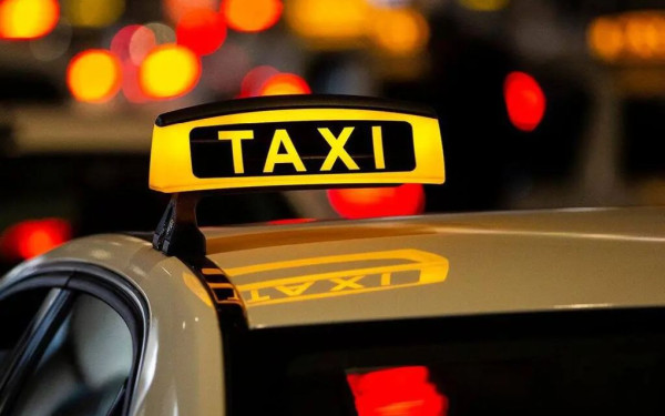 Σχεδόν το 50% των ταξί έχει κολλήσει το ειδικό αυτοκόλλητο - Αρχίζουν τα πρόστιμα