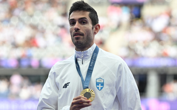 Ολυμπιακοί Αγώνες: O Μίλτος Τεντόγλου παρέλαβε το χρυσό μετάλλιο και ο εθνικός μας ύμνος ακούστηκε σε όλο το Παρίσι (βίντεο)