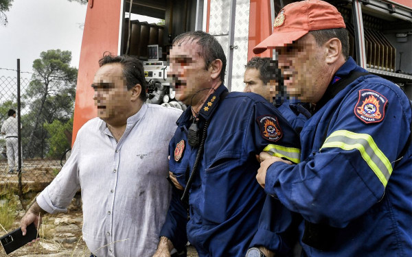 Πυρκαγιά στο Αμόνι και στο Πάτημα Εξαμιλίων Κορινθίας - Τραυματίστηκε πυροσβέστης (βίντεο)