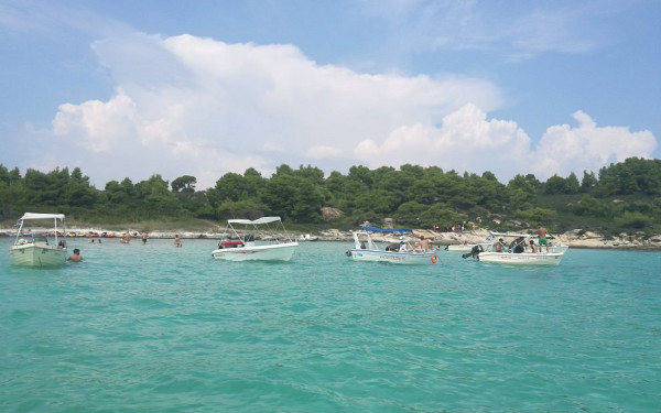 Χαλκιδική: Η τοπική κοινωνία αντιδρά στη δημοπράτηση της παραλίας «Φάβα» στη Βουρβουρού - Ανακαλεί τη θετική άποψη ο δήμος