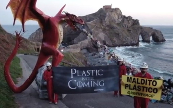 Διαπραγμάτευση για τη μόλυνση από τα πλαστικά: Ακτιβιστές της Greenpeace επιβιβάζονται σε πετροχημικό δεξαμενόπλοιο στη Νότια Κορέα