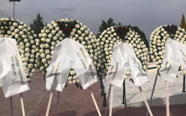 Στις 3.500 ευρώ η δημόσια δαπάνη για την κηδεία κάθε θύματος  της τραγωδίας των Τεμπών