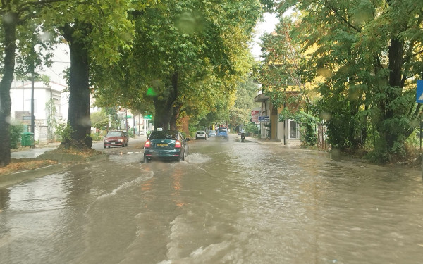 Ιωάννινα: Πλημμύρισαν δρόμοι από ξαφνικό μπουρίνι - Ζημιές σε καλλιέργειες από χαλαζόπτωση (Βίντεο, φωτ.)