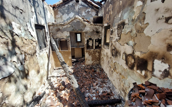 ΥΠΠΟ: Σοβαρές ζημιές μόνο σε δυο μεταβυζαντινούς ναούς του Δήμου Μαραθώνα έδειξαν οι αυτοψίες μετά την πυρκαγιά στην Αττική