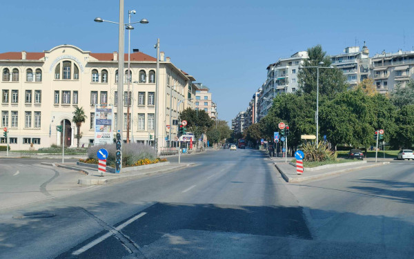 Πόλη φάντασμα η Θεσσαλονίκη το Δεκαπενταύγουστο: Έρημο το πολυσύχναστο κέντρο (φωτ.)