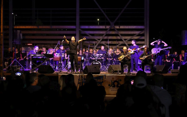 Μπάσης, Στρατηγού και «Ευ Choralis» ερμήνευσαν έργα του Μίκη Θεοδωράκη στο Ωραιόκαστρο (φωτ.)