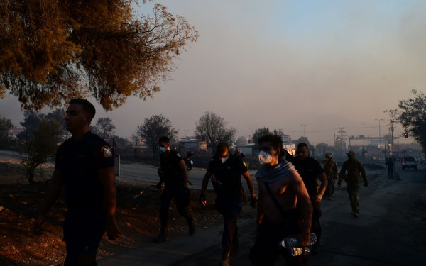 Νέες εστίες φωτιάς ξεπηδούν στην Αττική - Εξαιρετική δύσκολη η κατάσταση - Η τελευταία ενημέρωση της πυροσβεστικής (βίντεο, φωτ.)